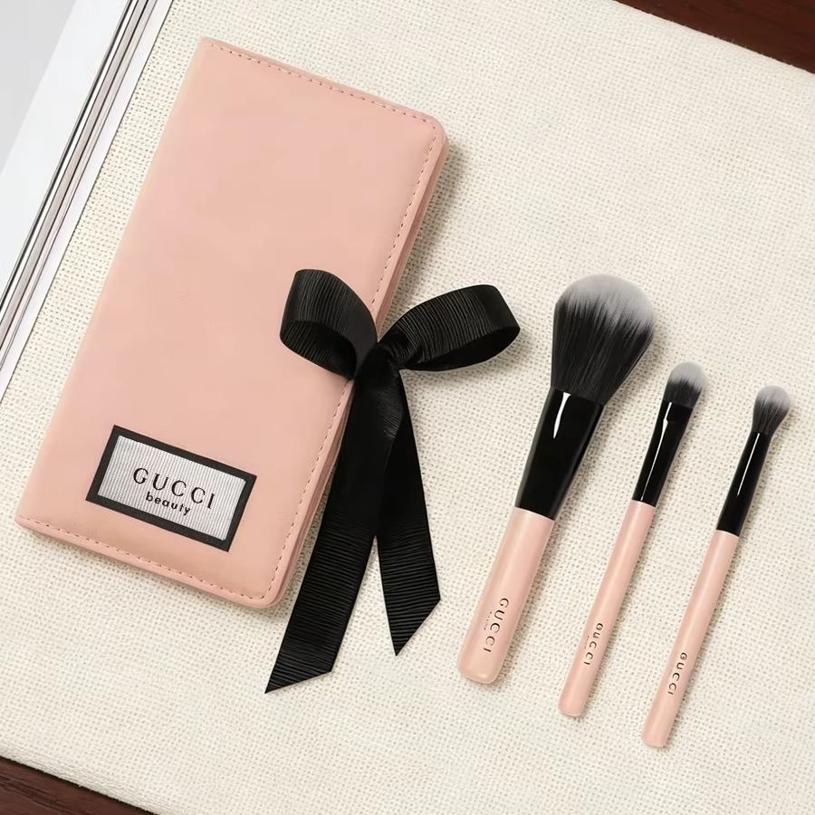 Luxury Skincare Set - Набор косметических кистей GUCCI, розовая кисть